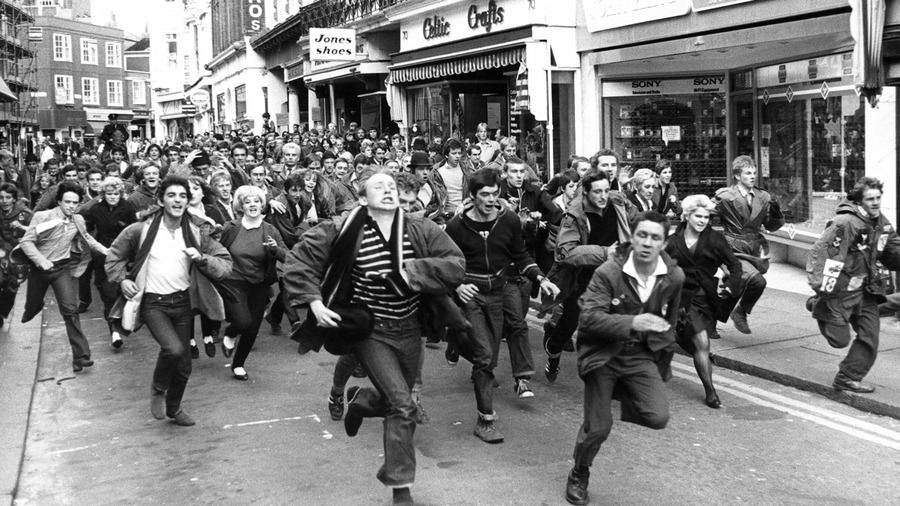 Anmälan till vårens Lindy Hop-kurser öppnar 12.00 den 12 december