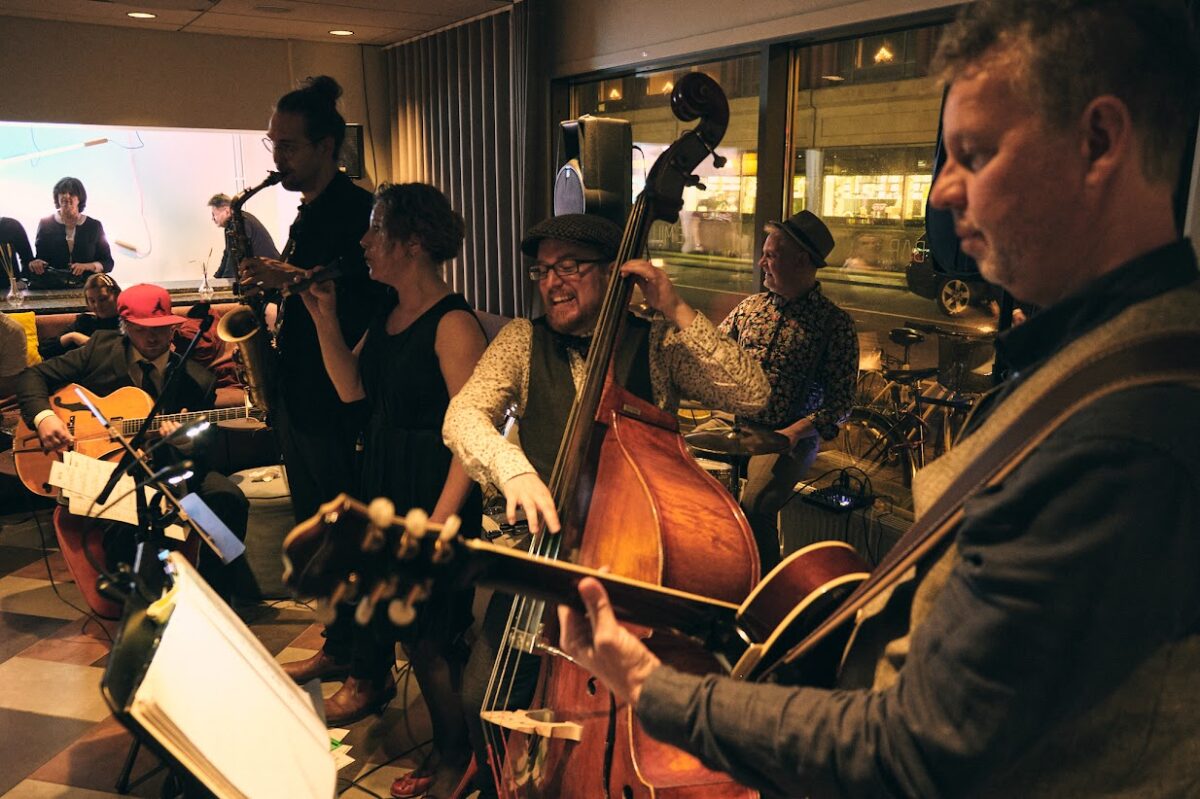 Swing Dance at NGBG Gatufest: Free taster class and live band Triangelkvartetten
