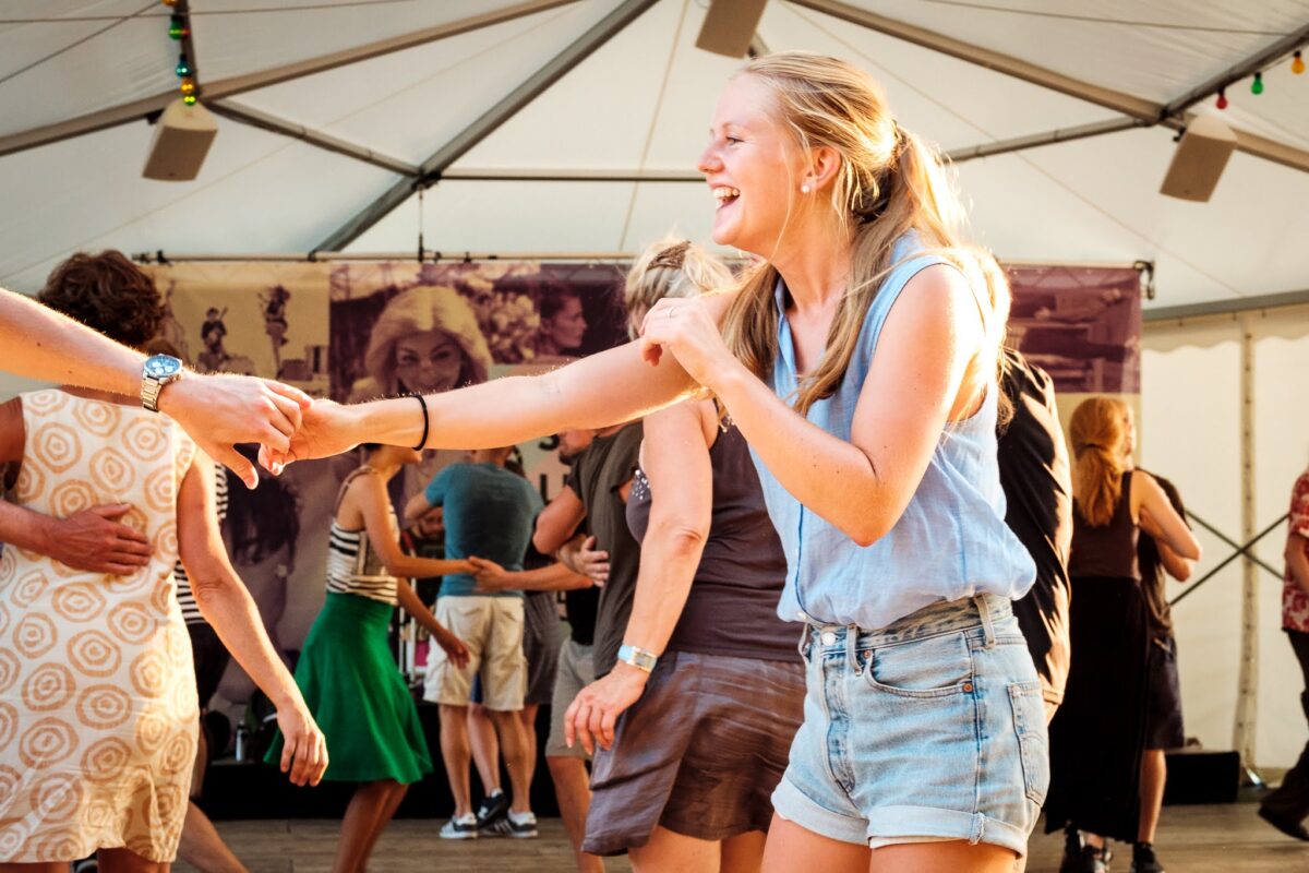 Swing in the park |  Lindy Hop | Beginners drop-in class |  Social dance |  Lund 25/6