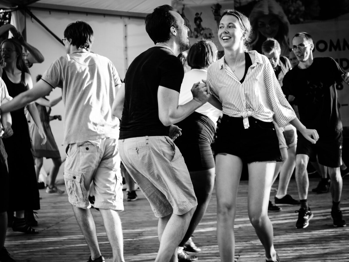 Swing in the park |  Lindy Hop | Beginners drop-in class |  Social dance |  Lund 2/7